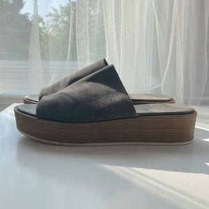 Great condition Size 8 Vince suede women’s slides grey